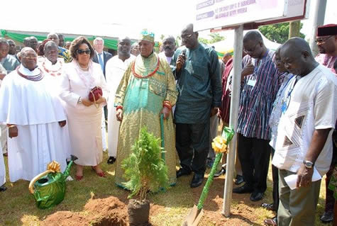 Chief Igbinedion Cuts Sod for Construction Works @ KNUST
