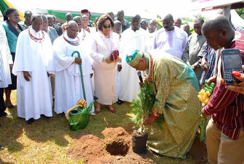 Chief Igbinedion planting a symbolic tree @ the construction site